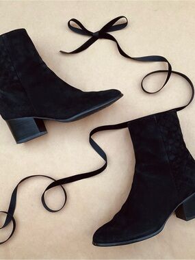 ❉ Block Heel Quilted Midi Ankle Sock Boots in Black Suede Size 8